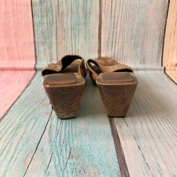 Vintage wooden studded open toe slip on heeled sandals - Picture 9 of 14